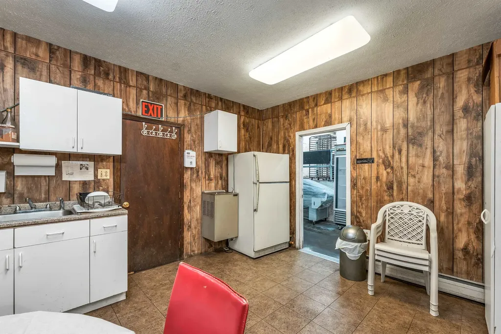 22 Kendall Pond Road Derry NH 03038