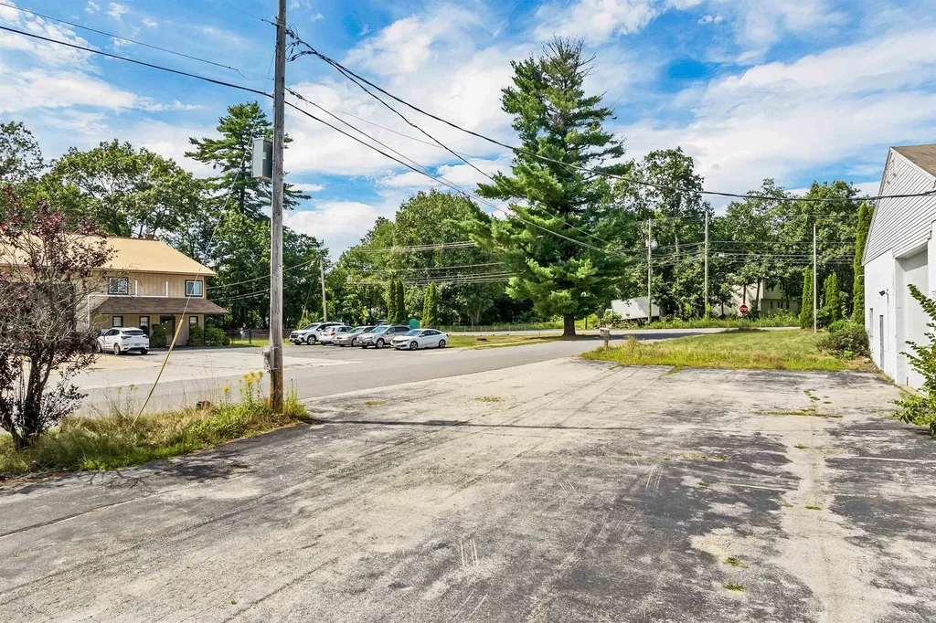 22 Kendall Pond Road Derry NH 03038