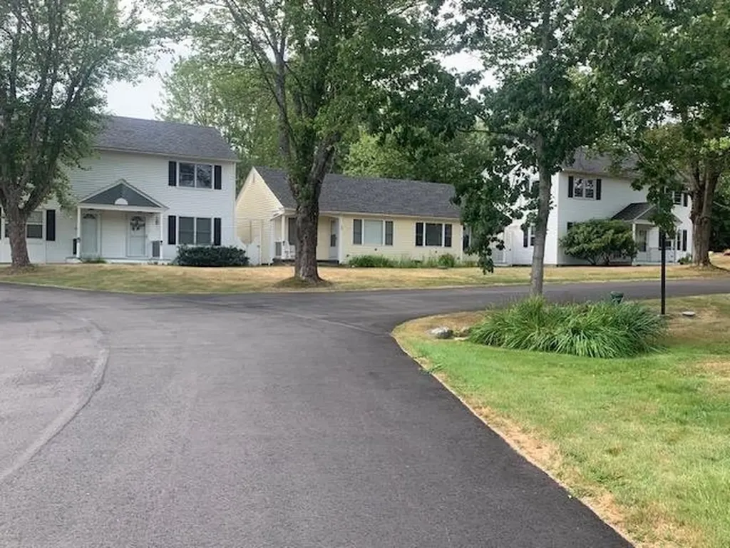 18 Woodside Meadow Road York ME 03909