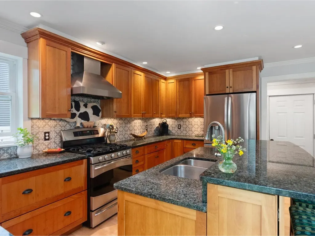 31 Iris Lane South Burlington VT 05403