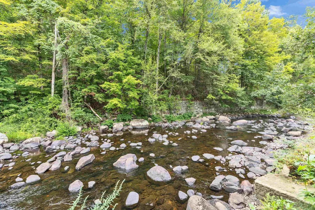 27 Island Street Wilton NH 03086