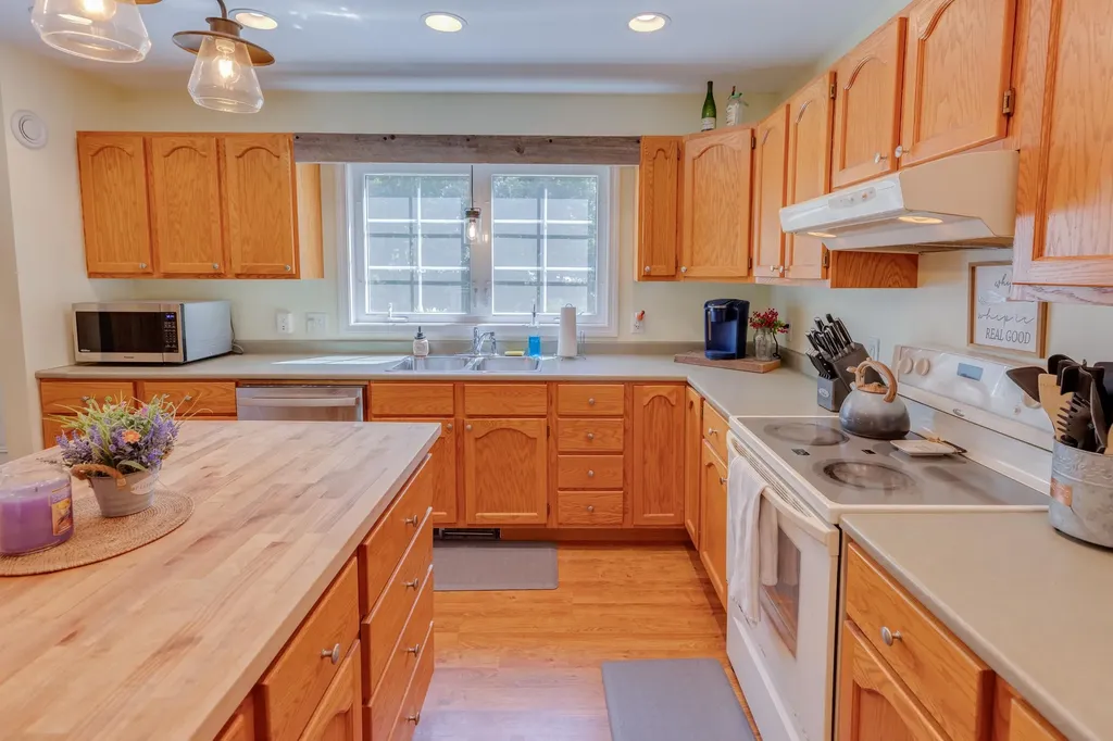 13 Ryder Road Campton NH 03223