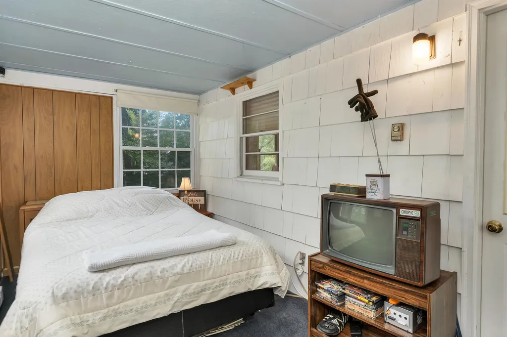 60 Colonial Road Laconia NH 03246