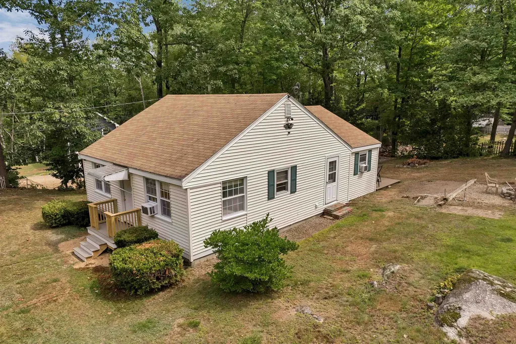 60 Colonial Road Laconia NH 03246