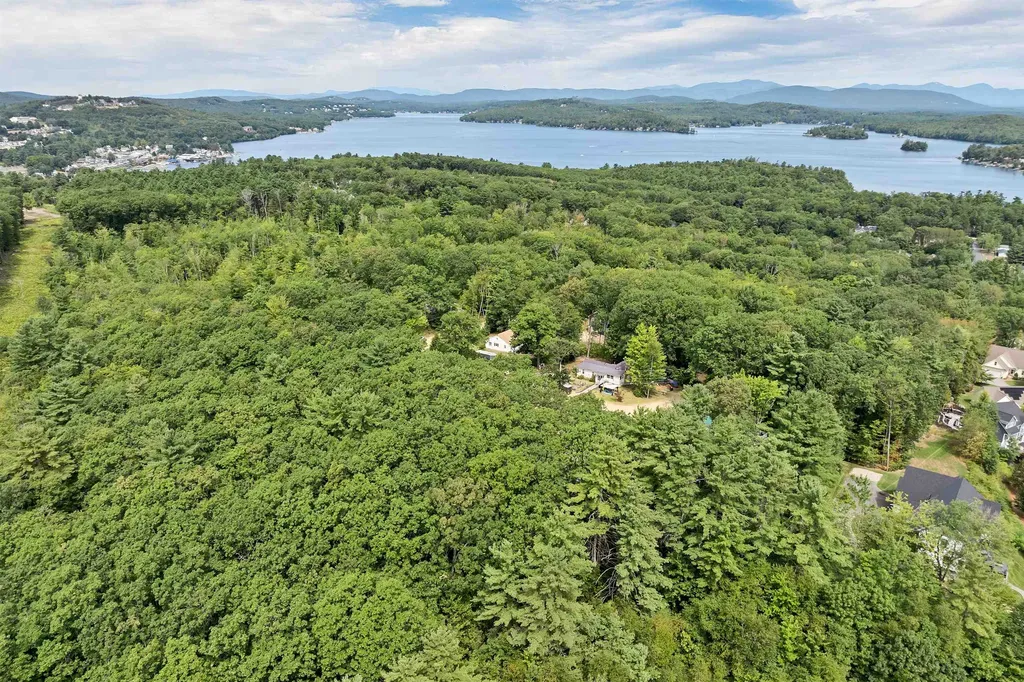 60 Colonial Road Laconia NH 03246