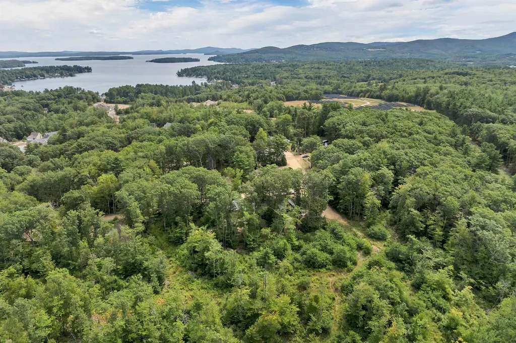 60 Colonial Road Laconia NH 03246