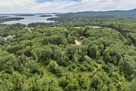 60 Colonial Road Laconia NH 03246