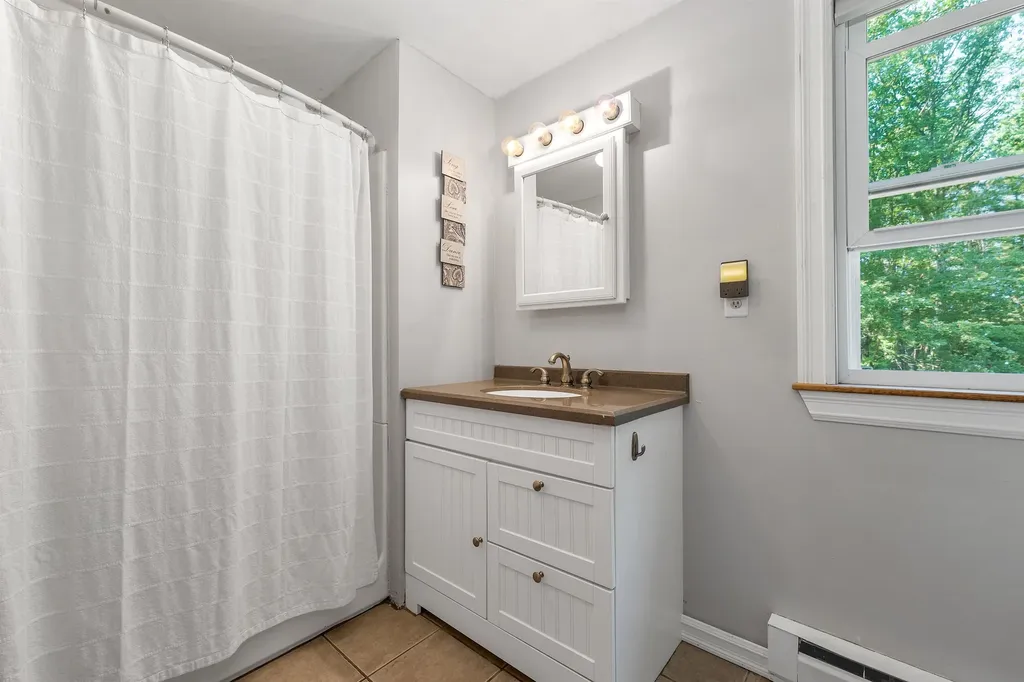 10 Twinbrook Drive Derry NH 03038