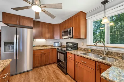 10 Twinbrook Drive Derry NH 03038