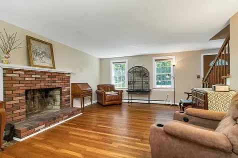 10 Twinbrook Drive Derry NH 03038