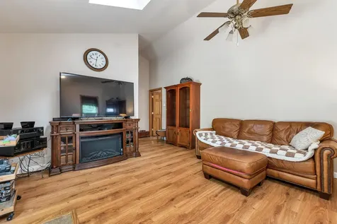 10 Twinbrook Drive Derry NH 03038