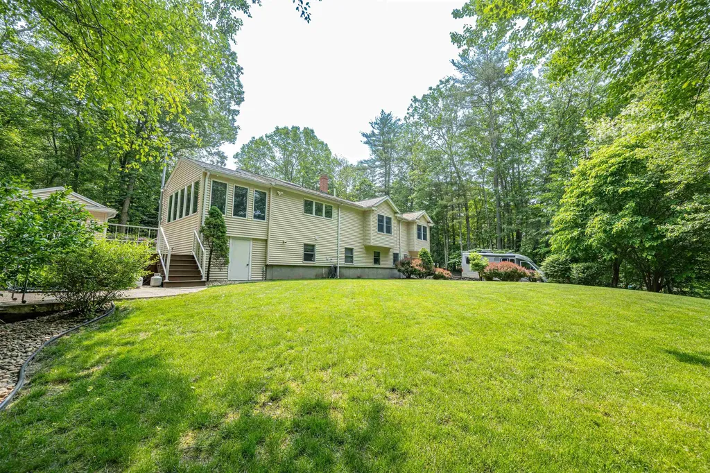97 Shannon Road Salem NH 03079