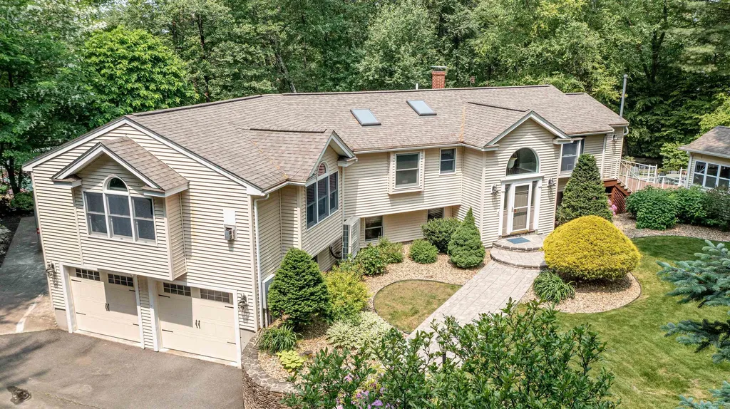 97 Shannon Road Salem NH 03079