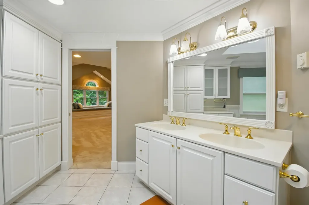 97 Shannon Road Salem NH 03079