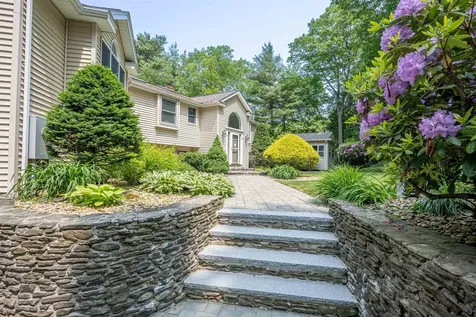 97 Shannon Road Salem NH 03079