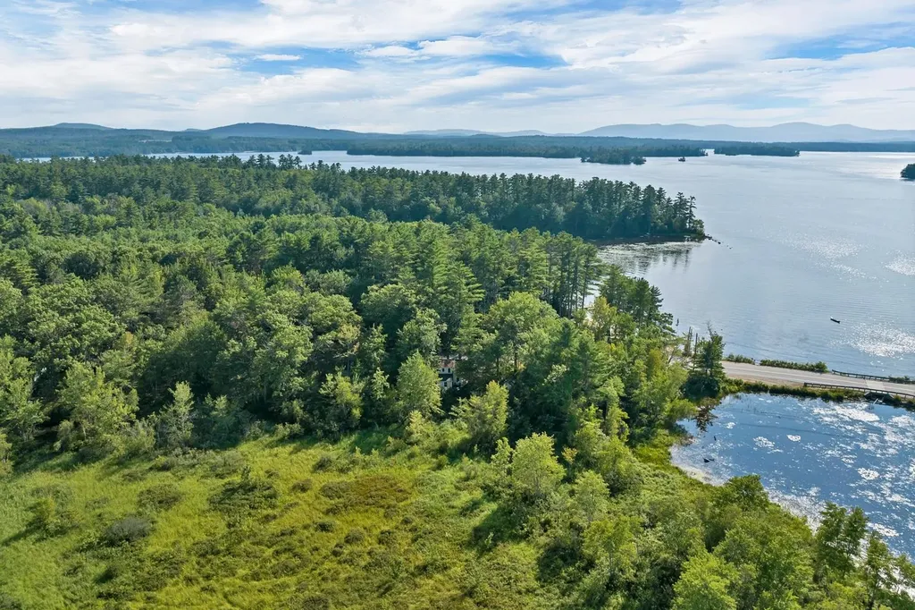 408 Governor Wentworth Highway Wolfeboro NH 03894