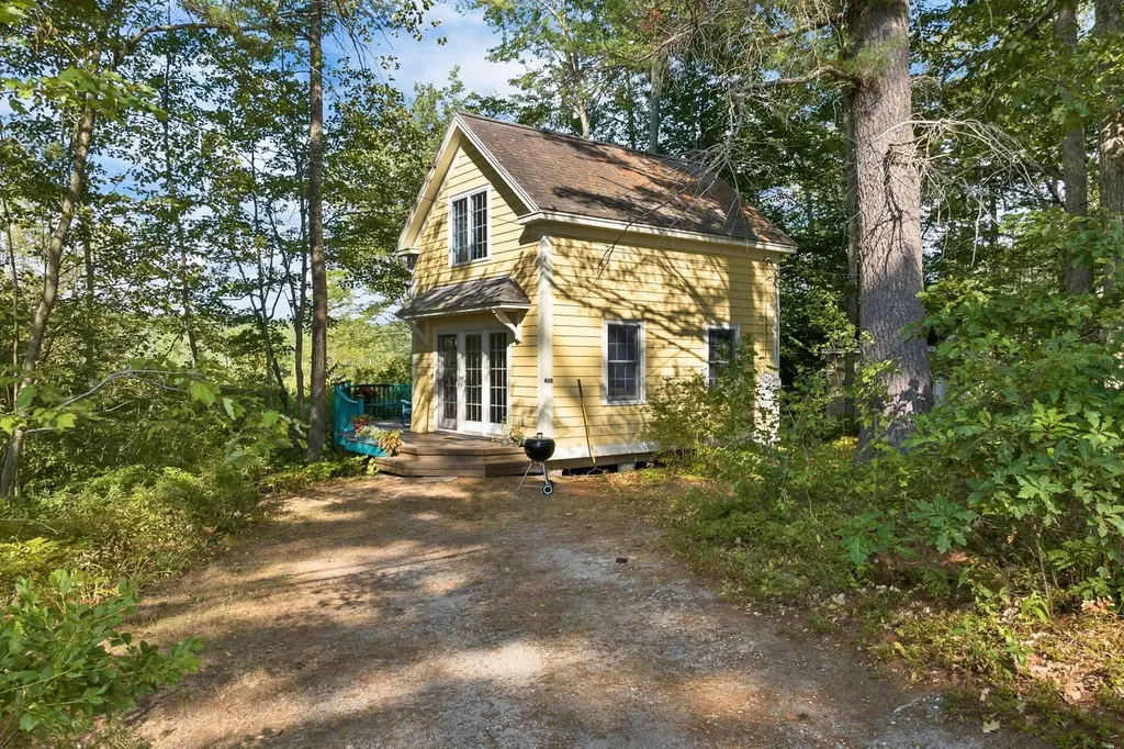 408 Governor Wentworth Highway Wolfeboro NH 03894