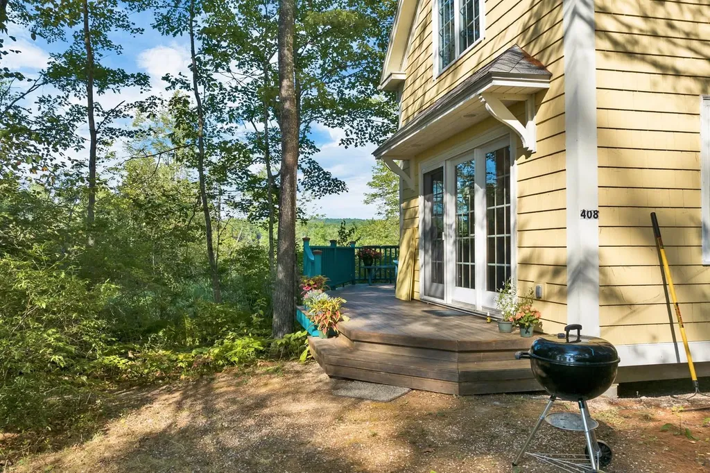 408 Governor Wentworth Highway Wolfeboro NH 03894