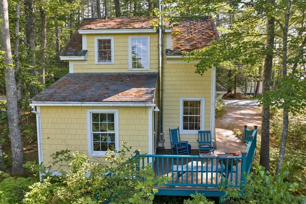 408 Governor Wentworth Highway Wolfeboro NH 03894