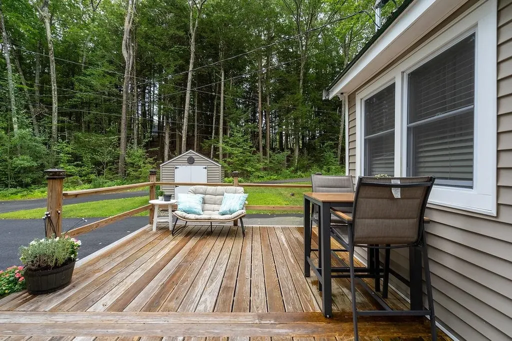 17 Merlin Road Farmington NH 03835