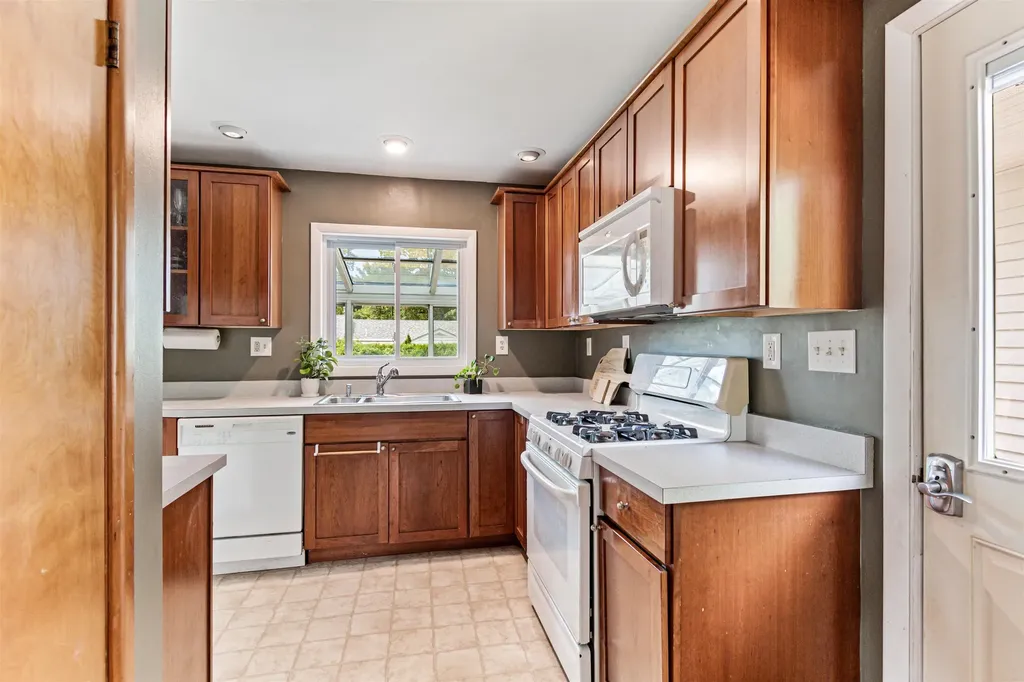 21 Alder Lane Burlington VT 05401