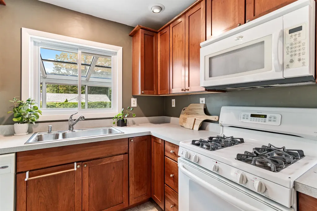 21 Alder Lane Burlington VT 05401