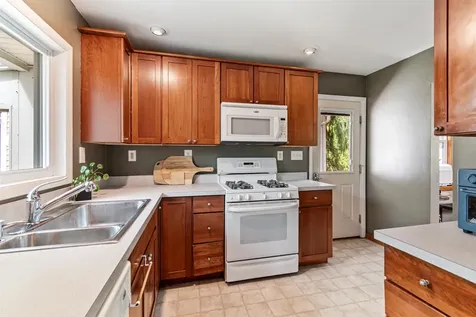 21 Alder Lane Burlington VT 05401