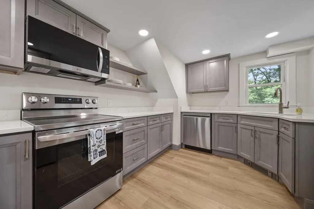 20 Morse Avenue Nashua NH 03060