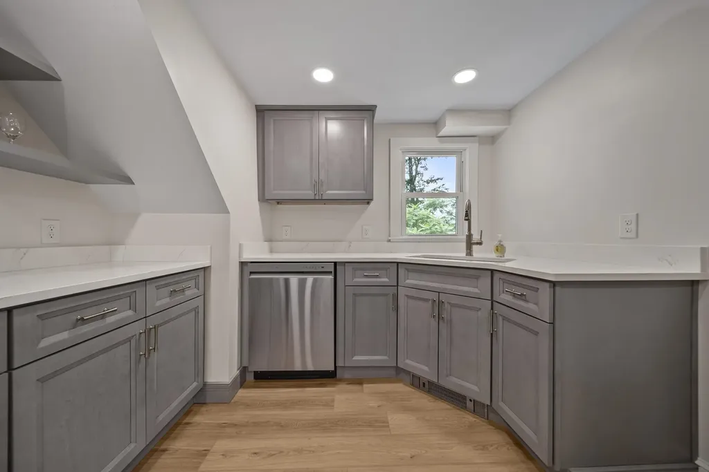 20 Morse Avenue Nashua NH 03060