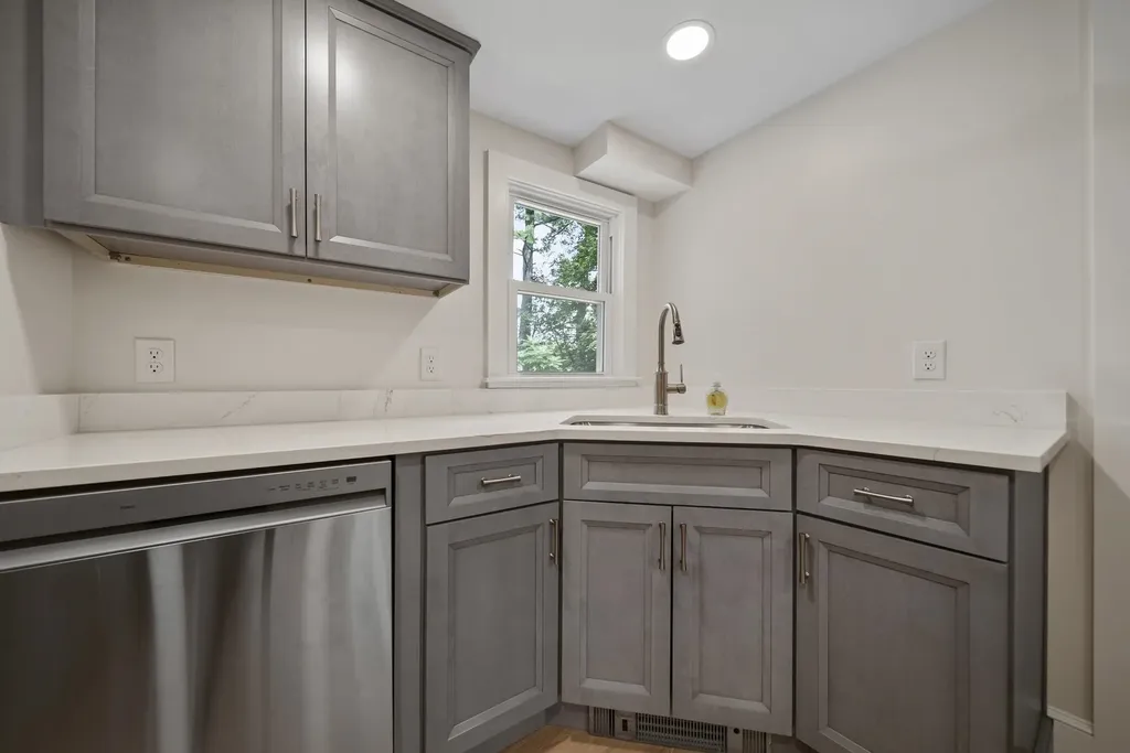 20 Morse Avenue Nashua NH 03060