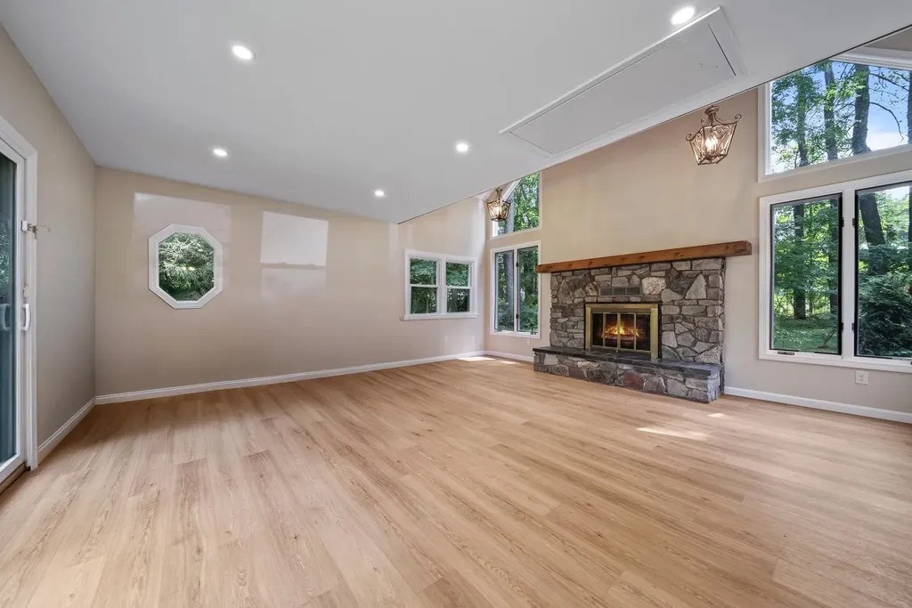 20 Morse Avenue Nashua NH 03060