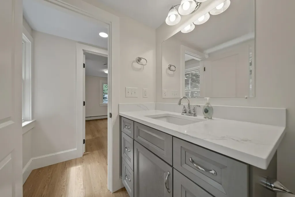 20 Morse Avenue Nashua NH 03060