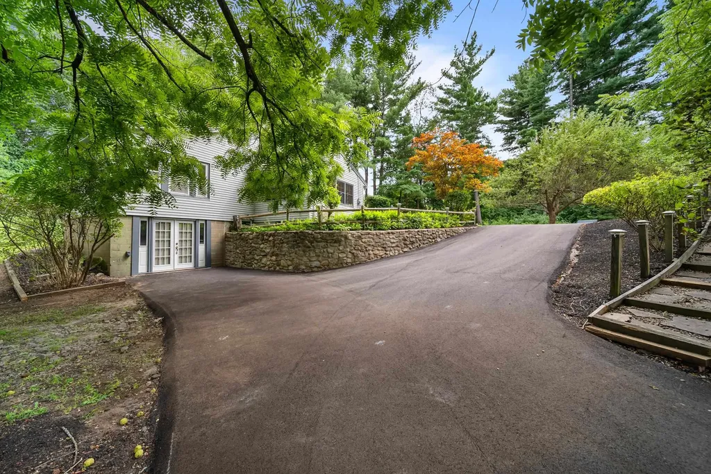 20 Morse Avenue Nashua NH 03060