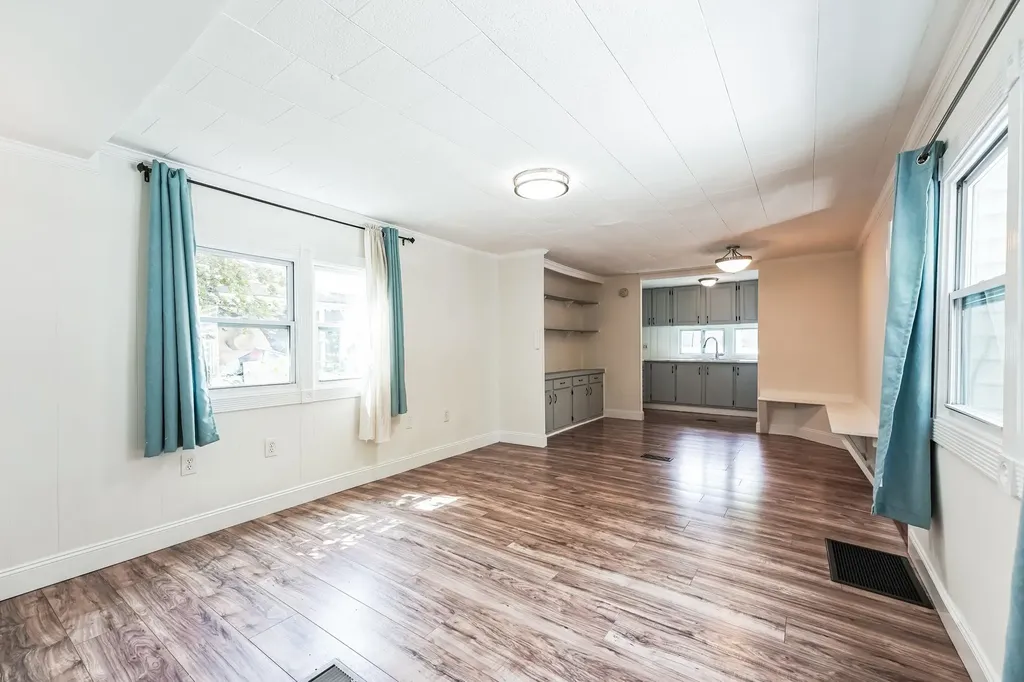 75 S Polcy Street Salem NH 03079