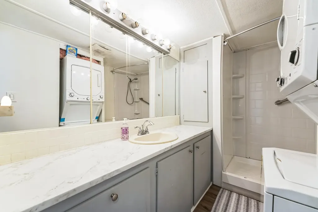 75 S Polcy Street Salem NH 03079