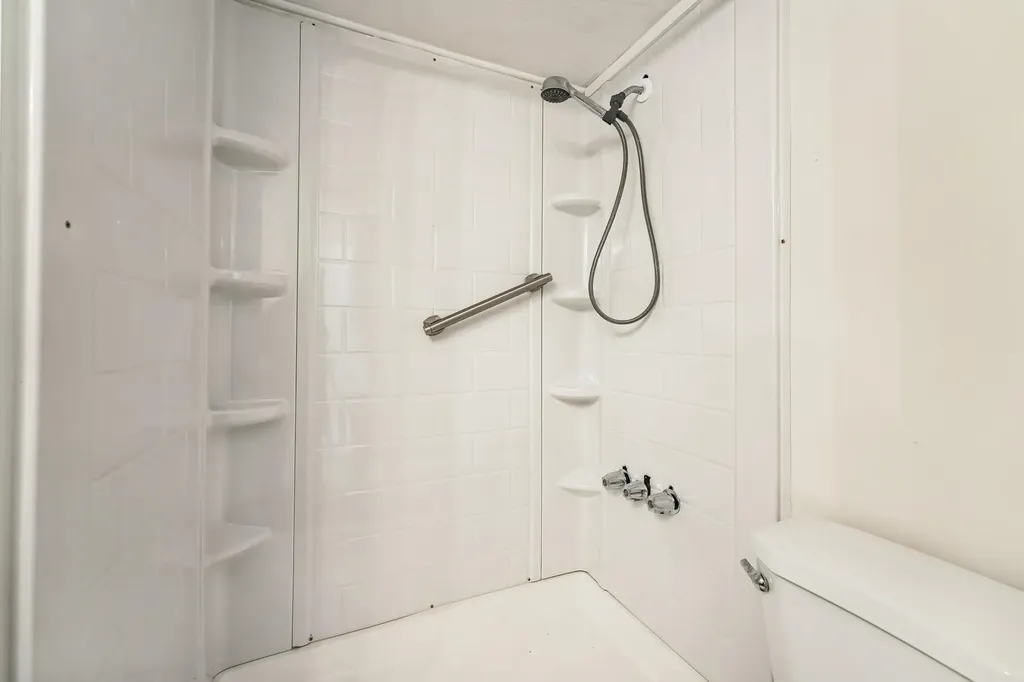 75 S Polcy Street Salem NH 03079