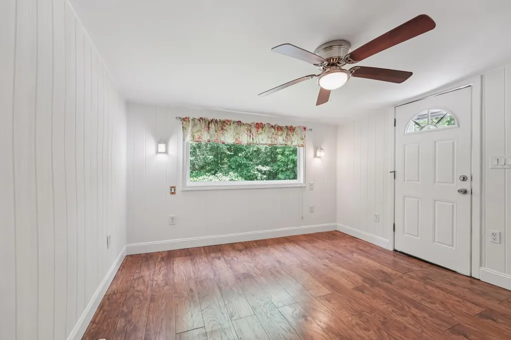 75 S Polcy Street Salem NH 03079