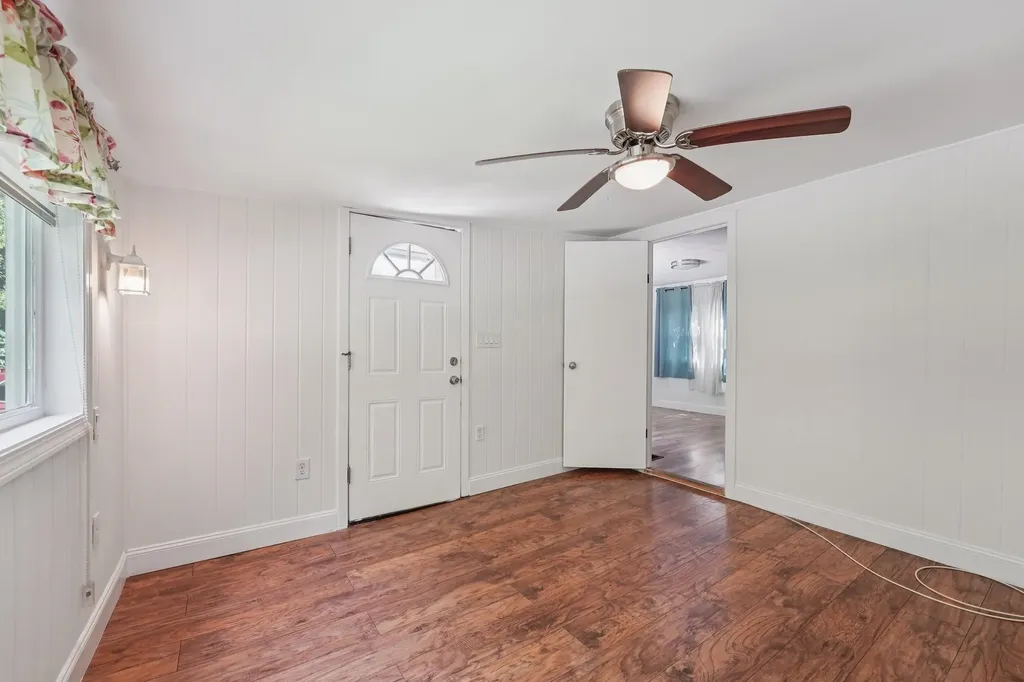 75 S Polcy Street Salem NH 03079