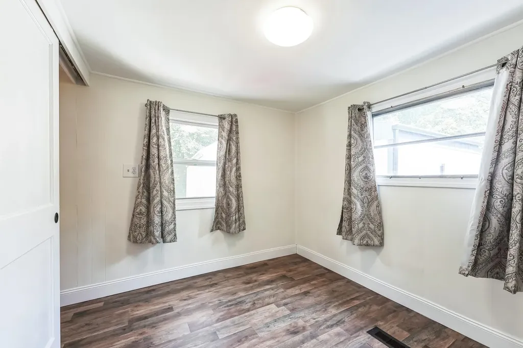 75 S Polcy Street Salem NH 03079