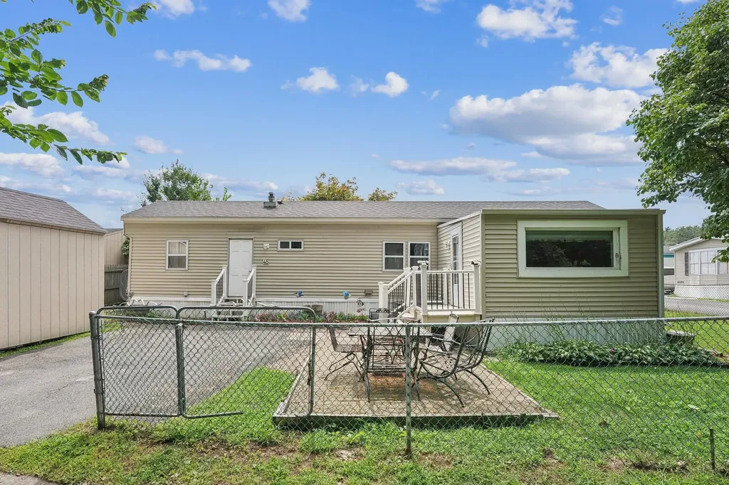 75 S Polcy Street Salem NH 03079