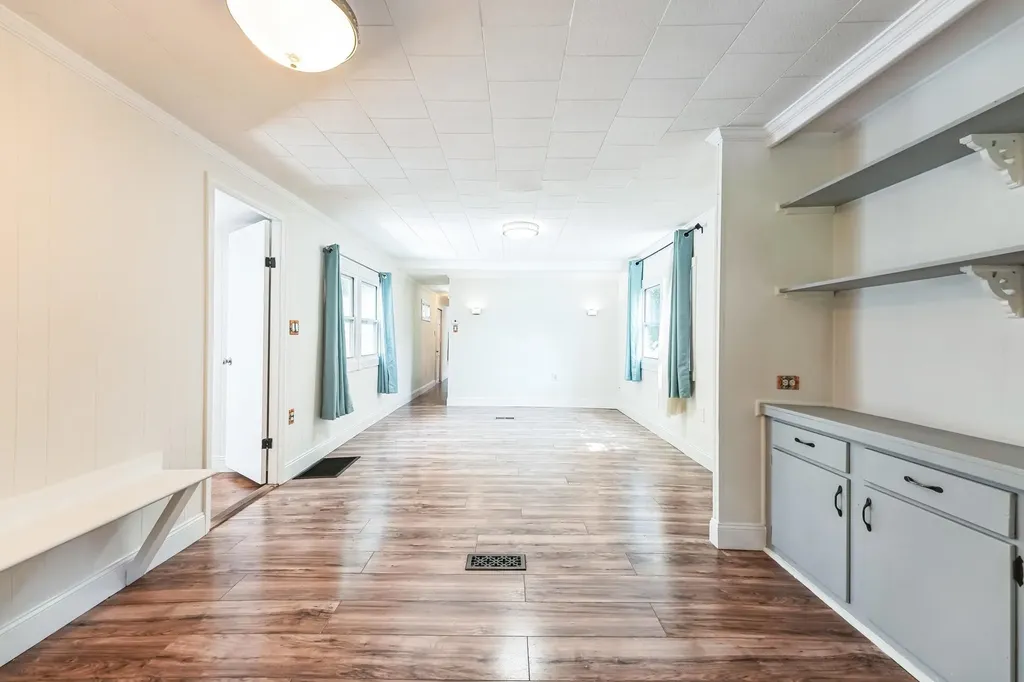 75 S Polcy Street Salem NH 03079