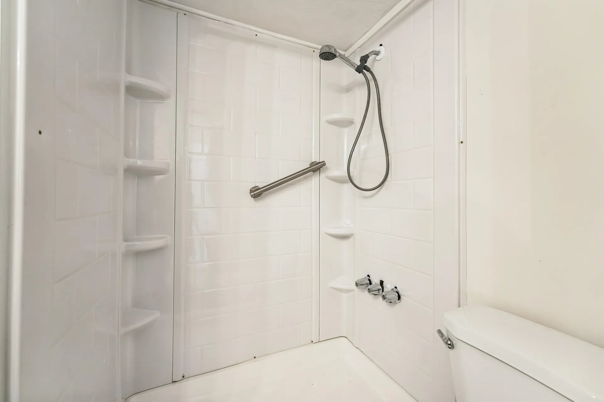 75 S Polcy Street Salem NH 03079