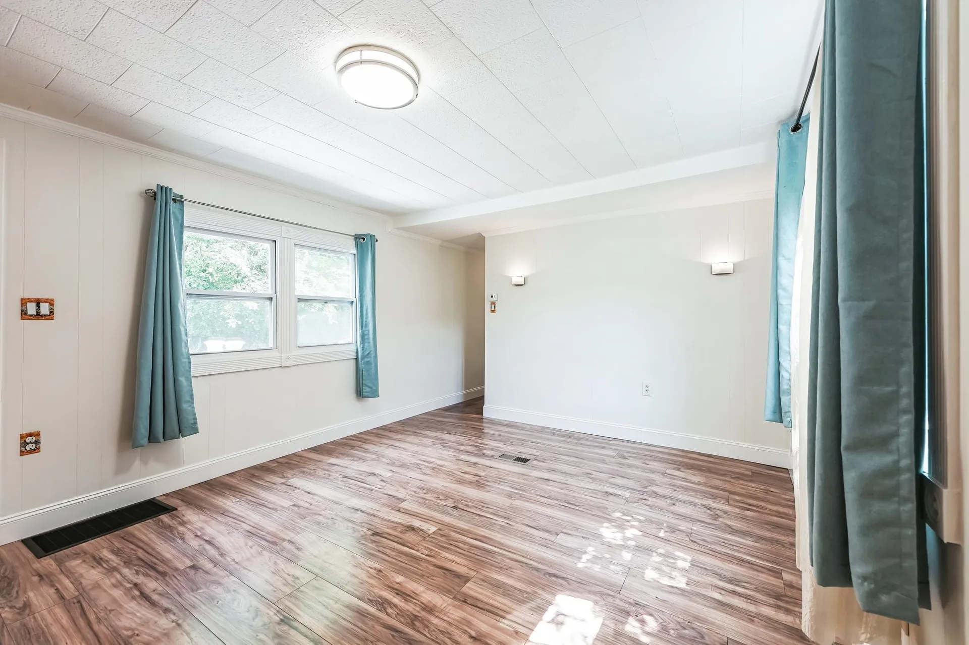 75 S Polcy Street Salem NH 03079