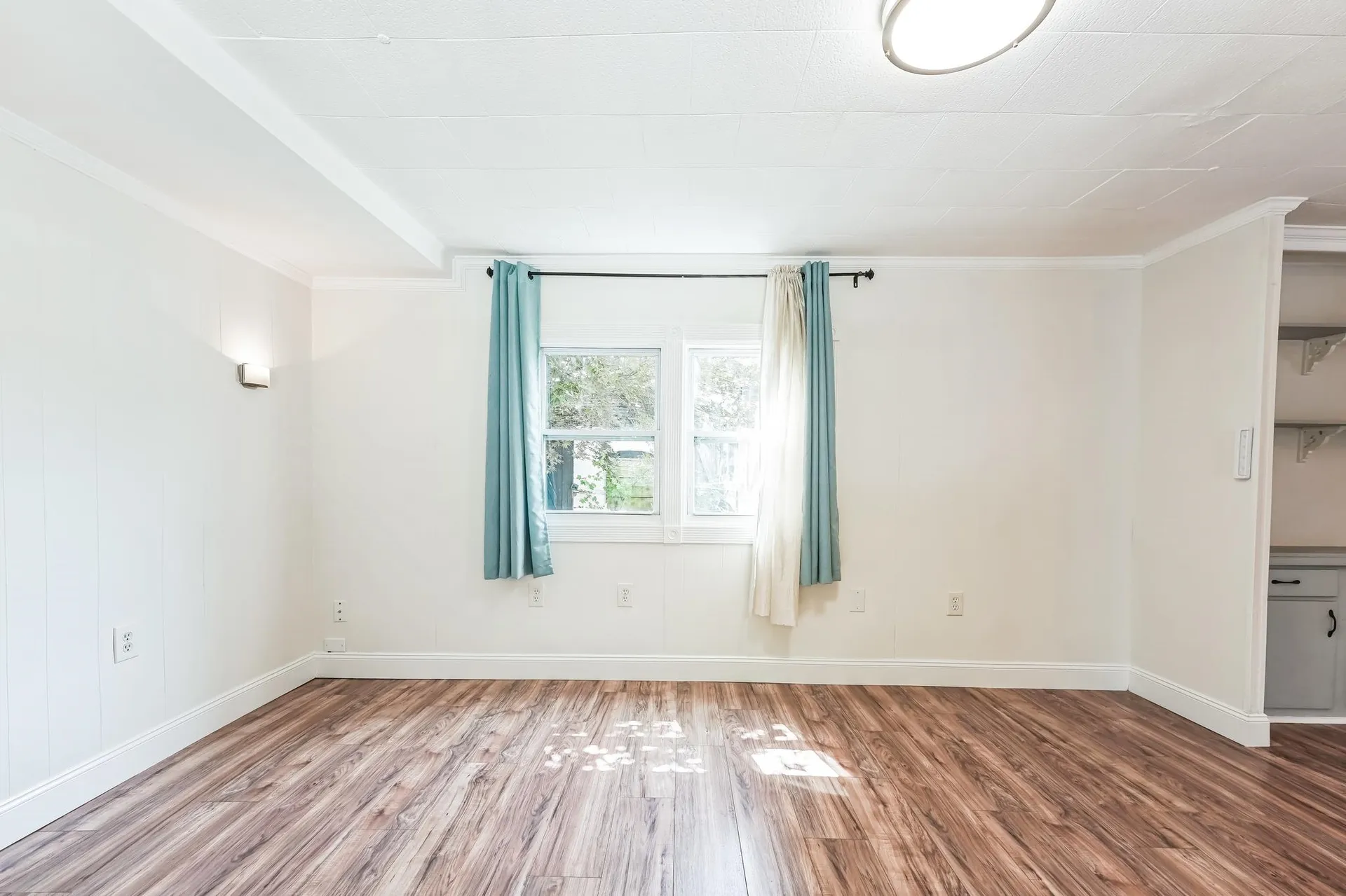 75 S Polcy Street Salem NH 03079