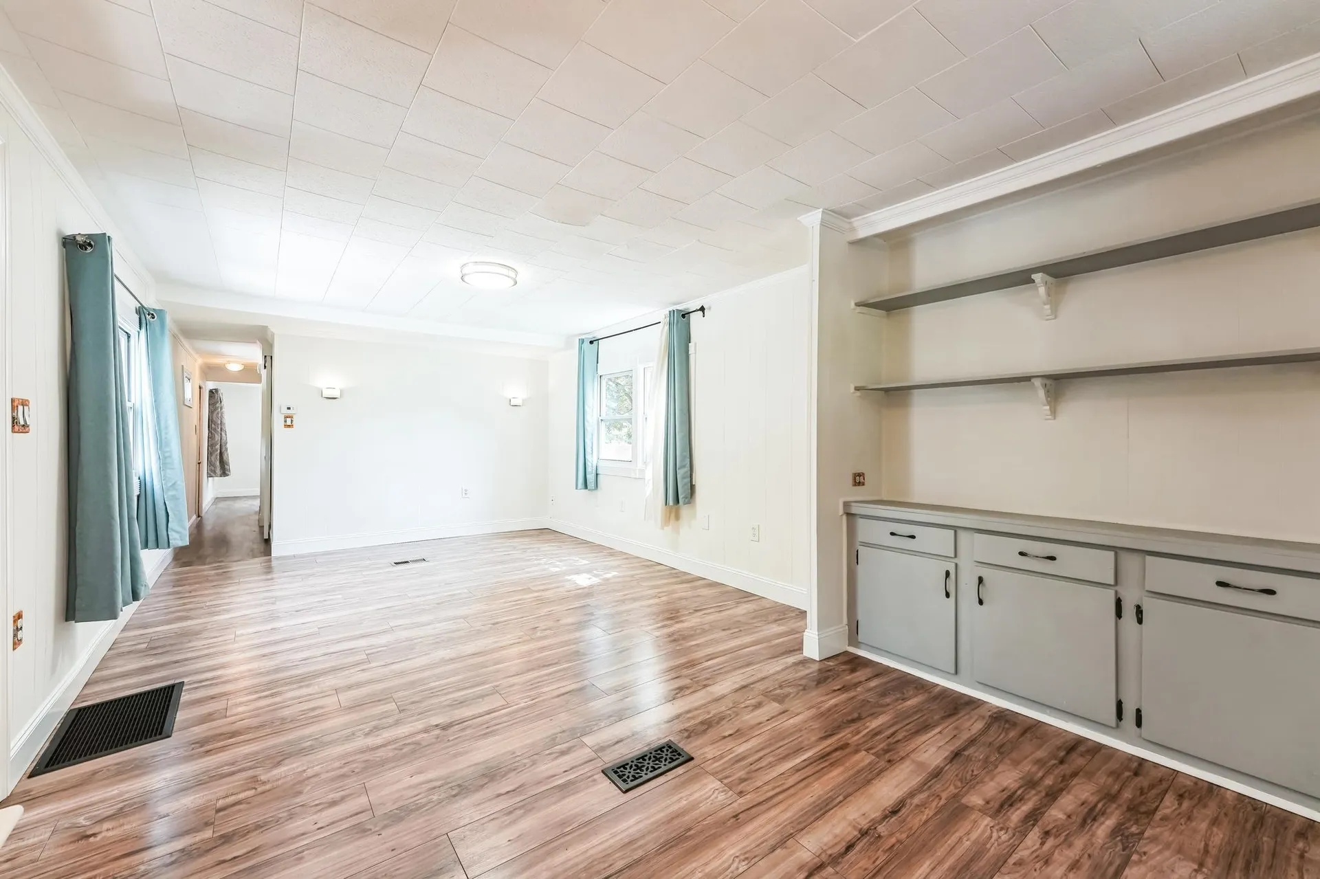 75 S Polcy Street Salem NH 03079