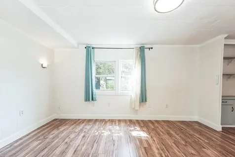 75 S Polcy Street Salem NH 03079