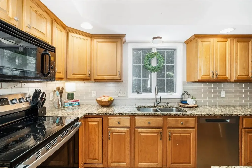 62 Lyford Lane Brentwood NH 03885