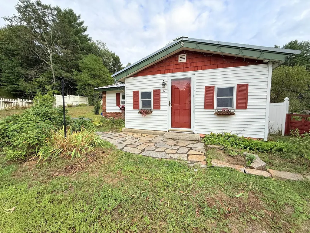 37 Grandview Street Claremont NH 03743
