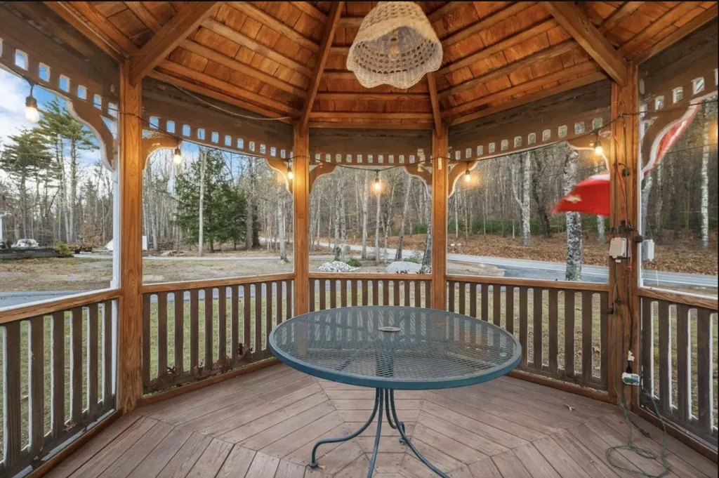 581 East Side Drive Alton NH 03810