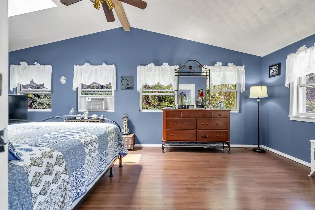 4 Therriault Avenue Salem NH 03079